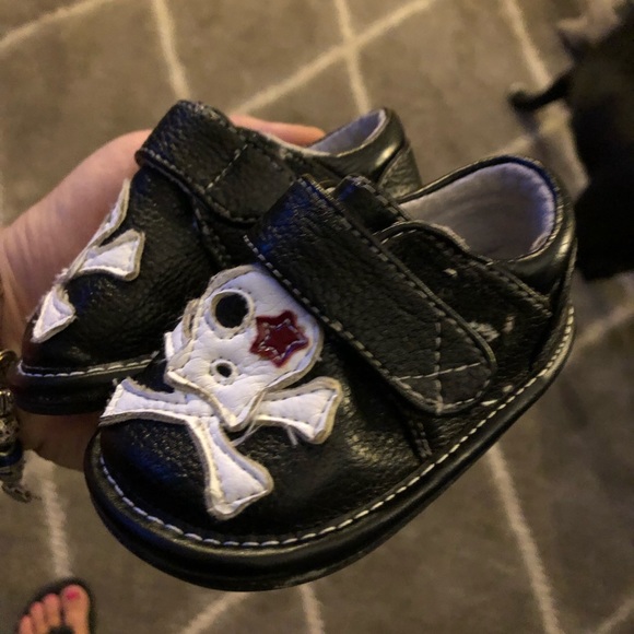 Jack and Lily skull leather baby shoes / 5 1/4 inches long / never worn - Picture 6 of 6